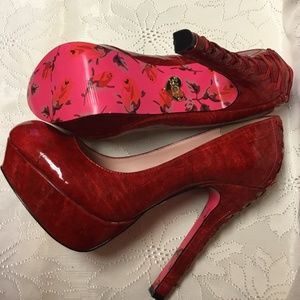 Betsy Johnson “Dita” size 8M red